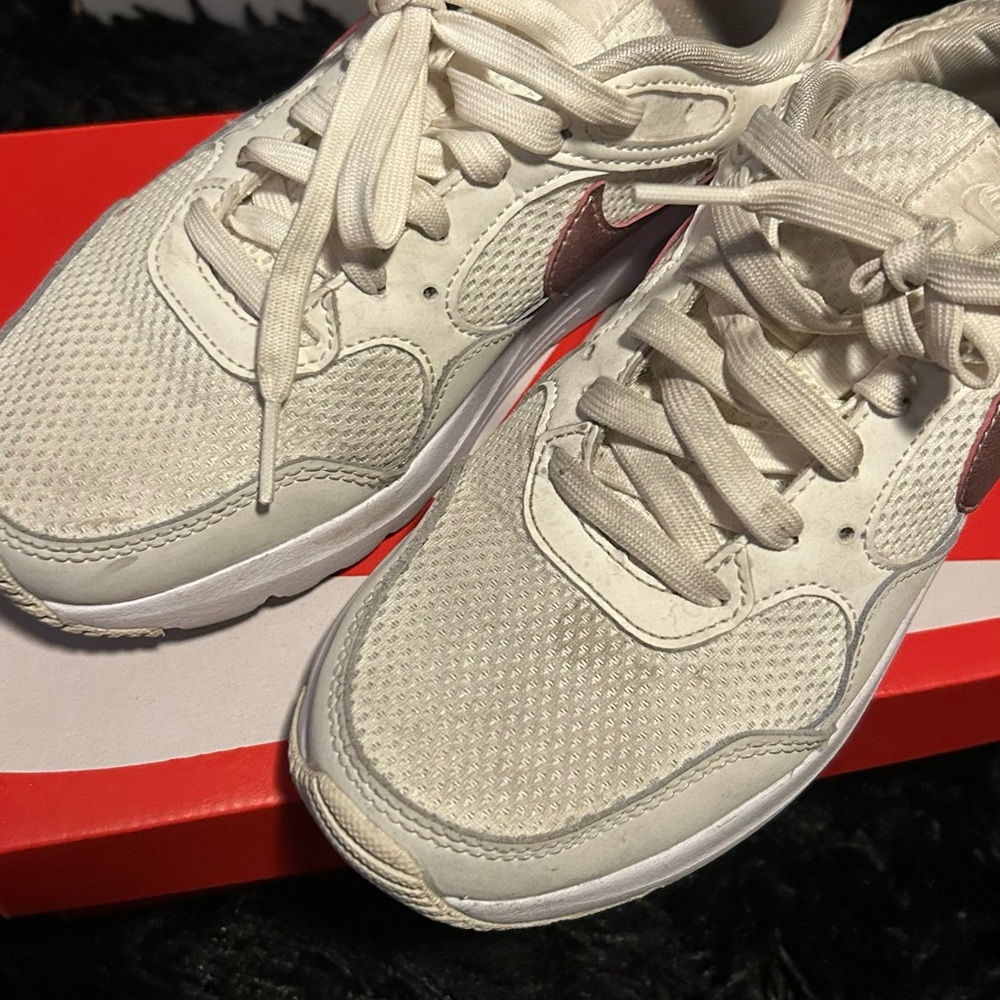 Nike Women's Cream and Pink Air Max
